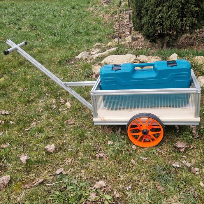 Zugwagen mit fester Achse. Sie können zwischen 2 verschiedenen Modellen wählen.
